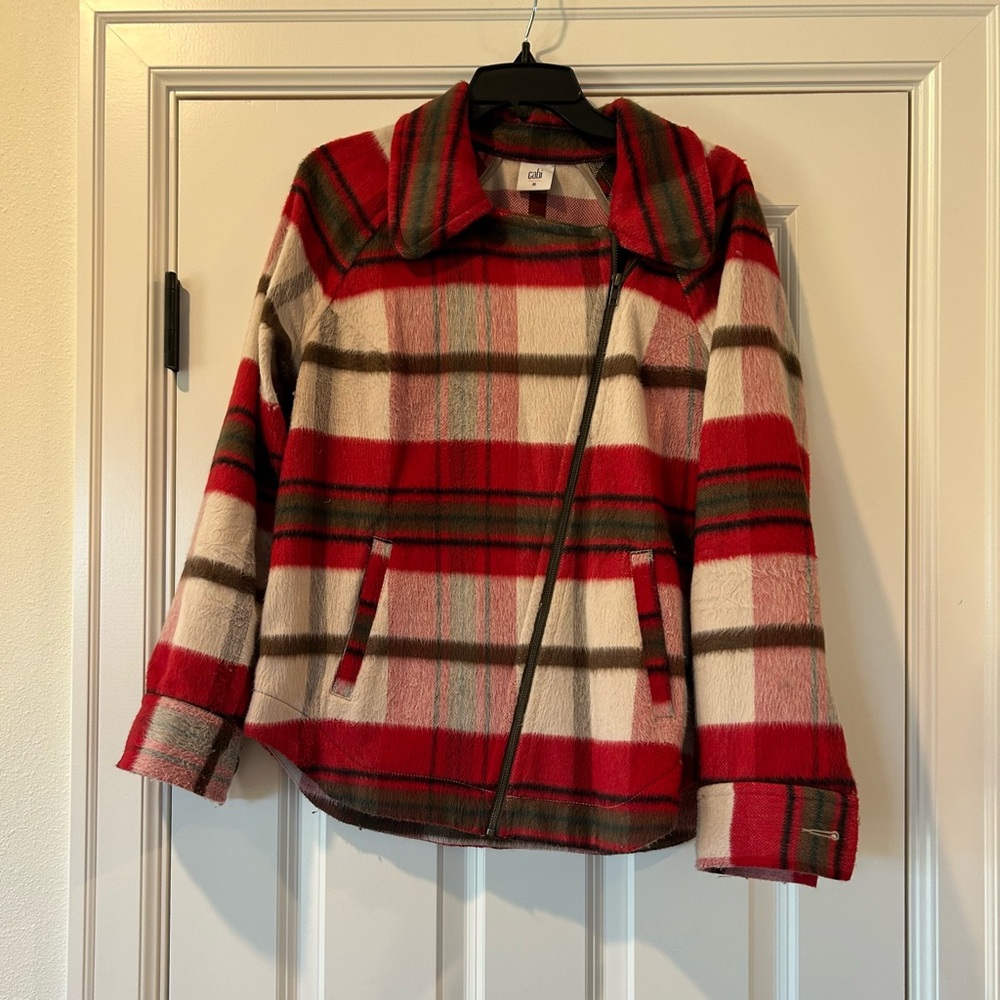 🩷4 for $35 🩷 CAbi Red, White & Green Plaid Teddy Jacket